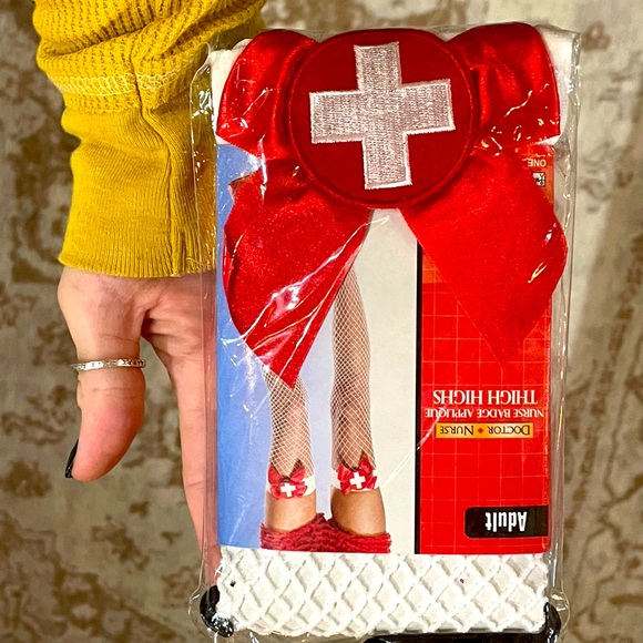 Thigh high fishnets - Picture 2 of 4